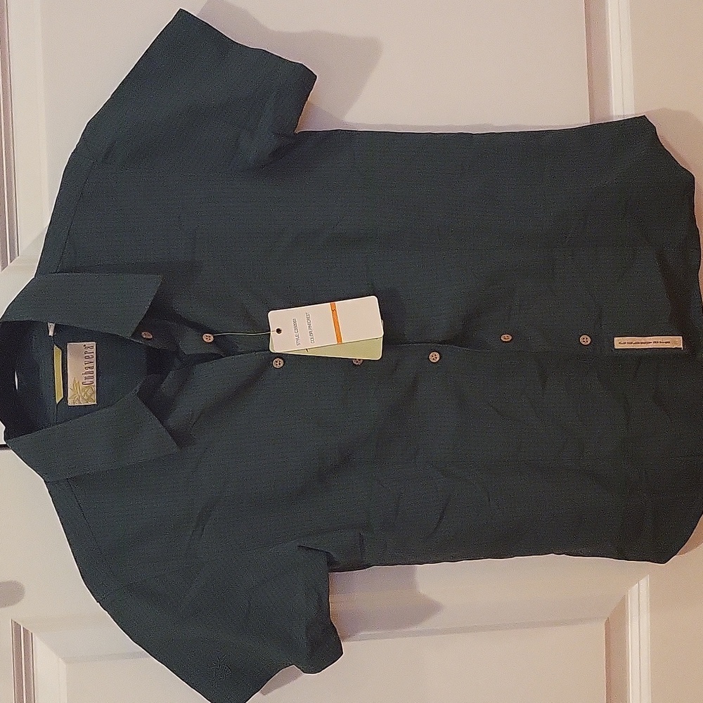 Green short sleeves shirt